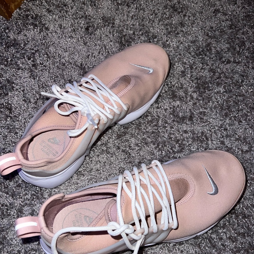 Women’s Nike presto pink size 8